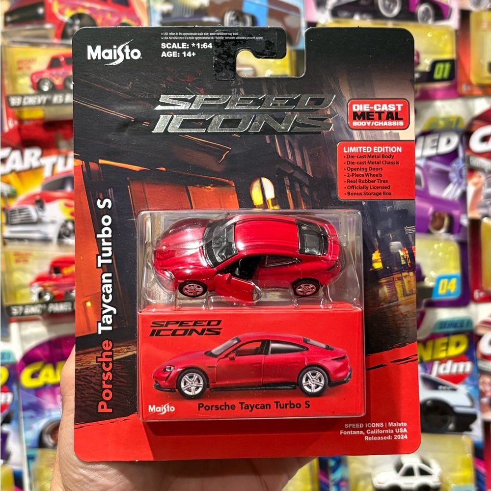 Maisto Porsche Taycan 1:64 scale diecast car
